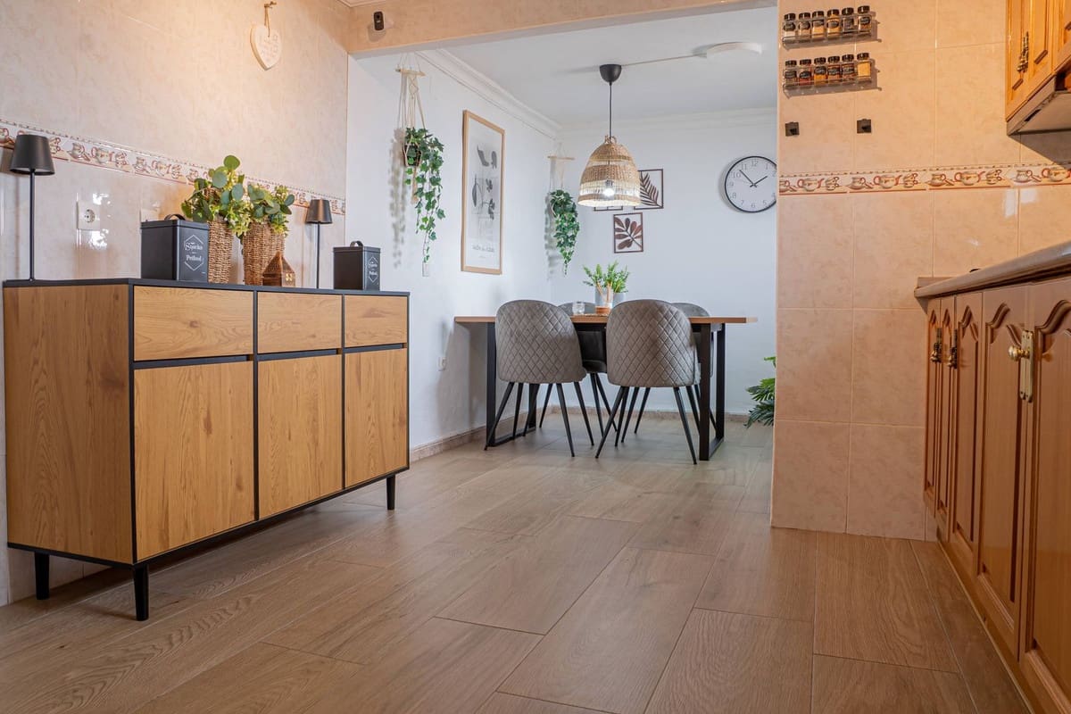 2 bedroom Townhouse for sale in Alora - € 179,500 (Ref: 9997510)