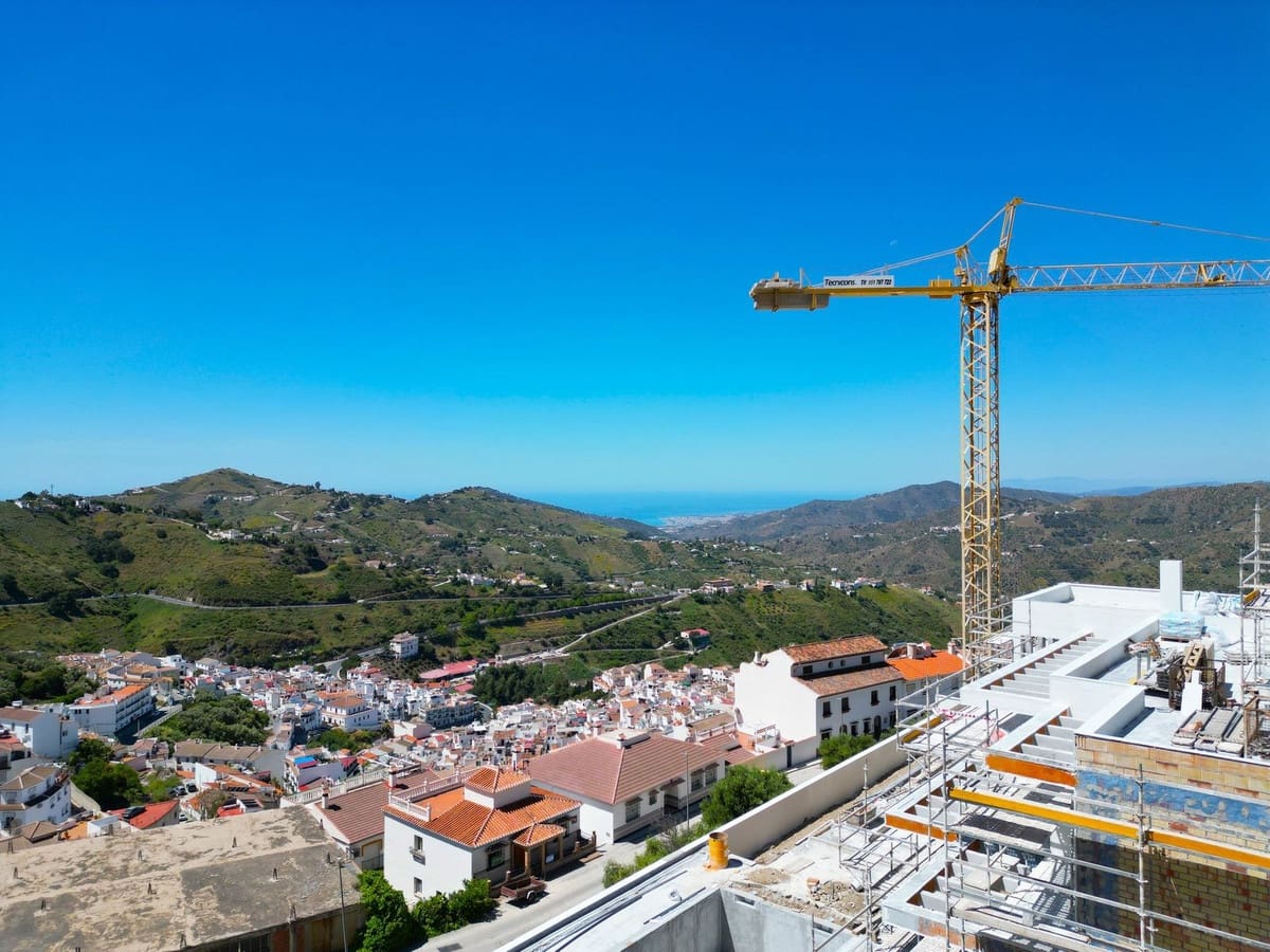 4 quarto Moradia para venda em Competa com piscina garagem - 535 000 € (Ref: 9997975)