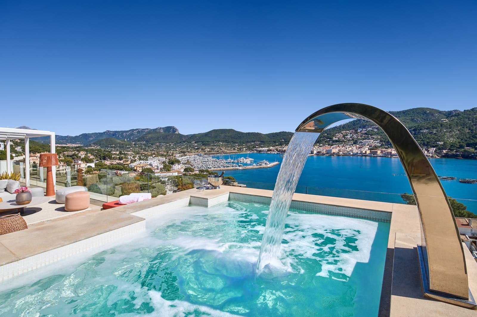 5 soveværelse Villa til salg i Puerto de Andratx med swimmingpool garage - € 16.500.000 (Ref: 9040970)