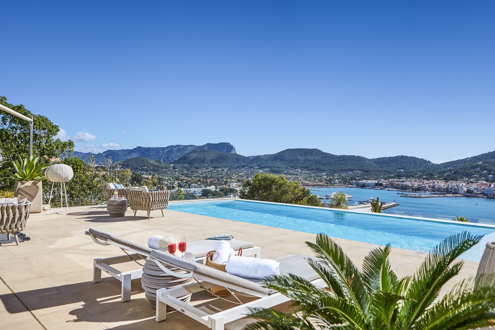 5 soveværelse Villa til salg i Puerto de Andratx med swimmingpool garage - € 16.500.000 (Ref: 9040970)