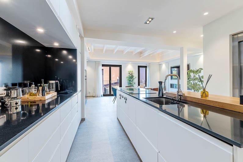 6 soveværelse Byhus til salg i Palma de Mallorca med garage - € 3.450.000 (Ref: 9041085)