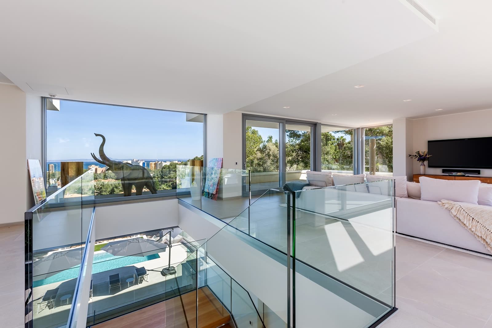 5 bedroom Villa for sale in Palmanova with pool garage - € 4,450,000 (Ref: 9394446)