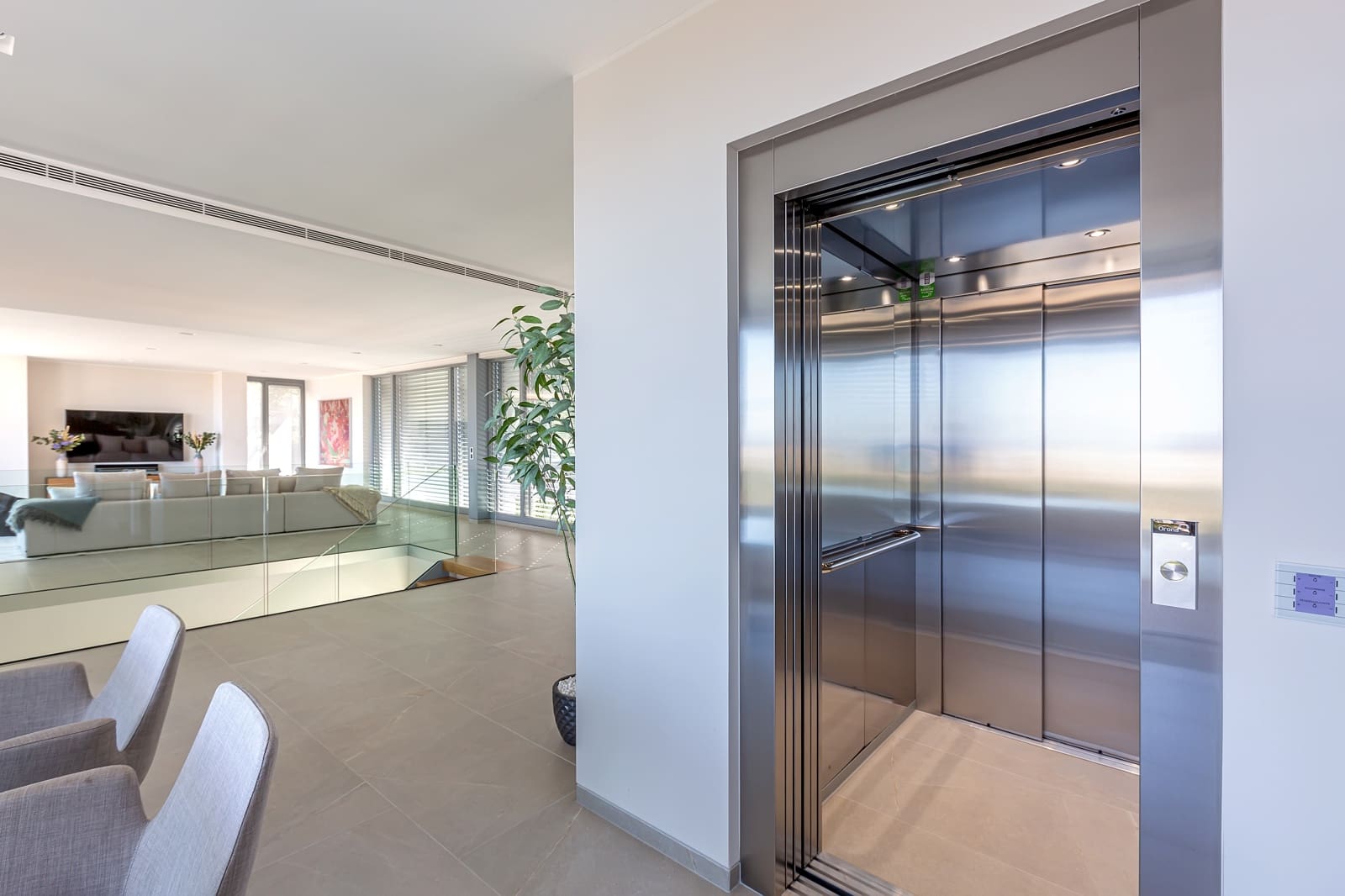 5 bedroom Villa for sale in Palmanova with pool garage - € 4,450,000 (Ref: 9394446)