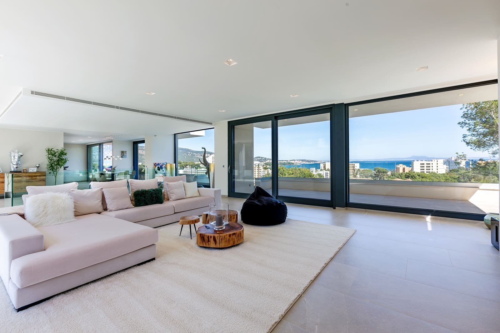 5 bedroom Villa for sale in Palmanova with pool garage - € 4,450,000 (Ref: 9394446)