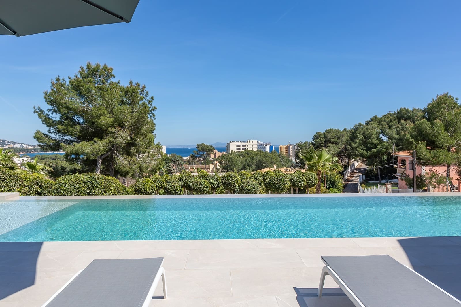 5 bedroom Villa for sale in Palmanova with pool garage - € 4,450,000 (Ref: 9394446)