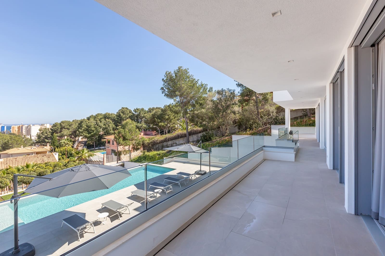 5 bedroom Villa for sale in Palmanova with pool garage - € 4,450,000 (Ref: 9394446)