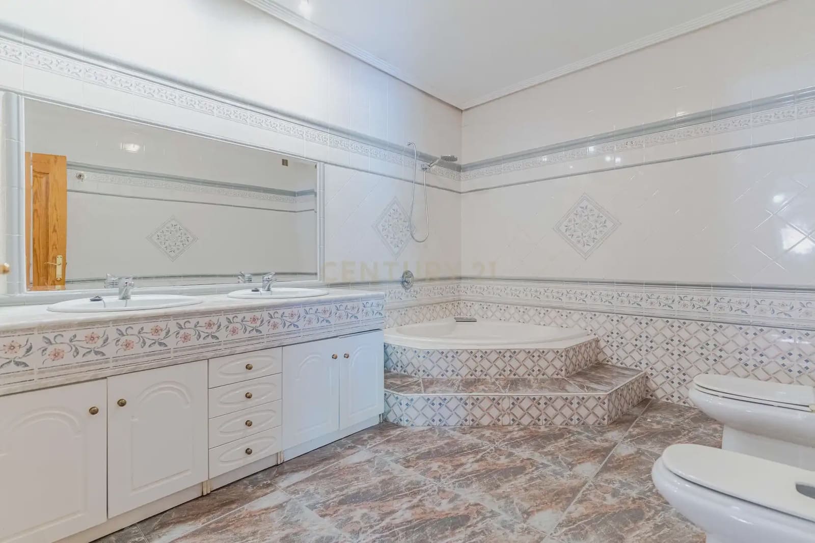 7 camera da letto Villa in vendita in Jaen citta con piscina garage - 360.000 € (Rif: 10001172)