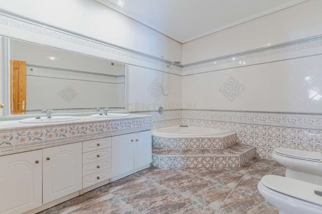 7 camera da letto Villa in vendita in Jaén città - 360.000 € (Rif: 10001172)