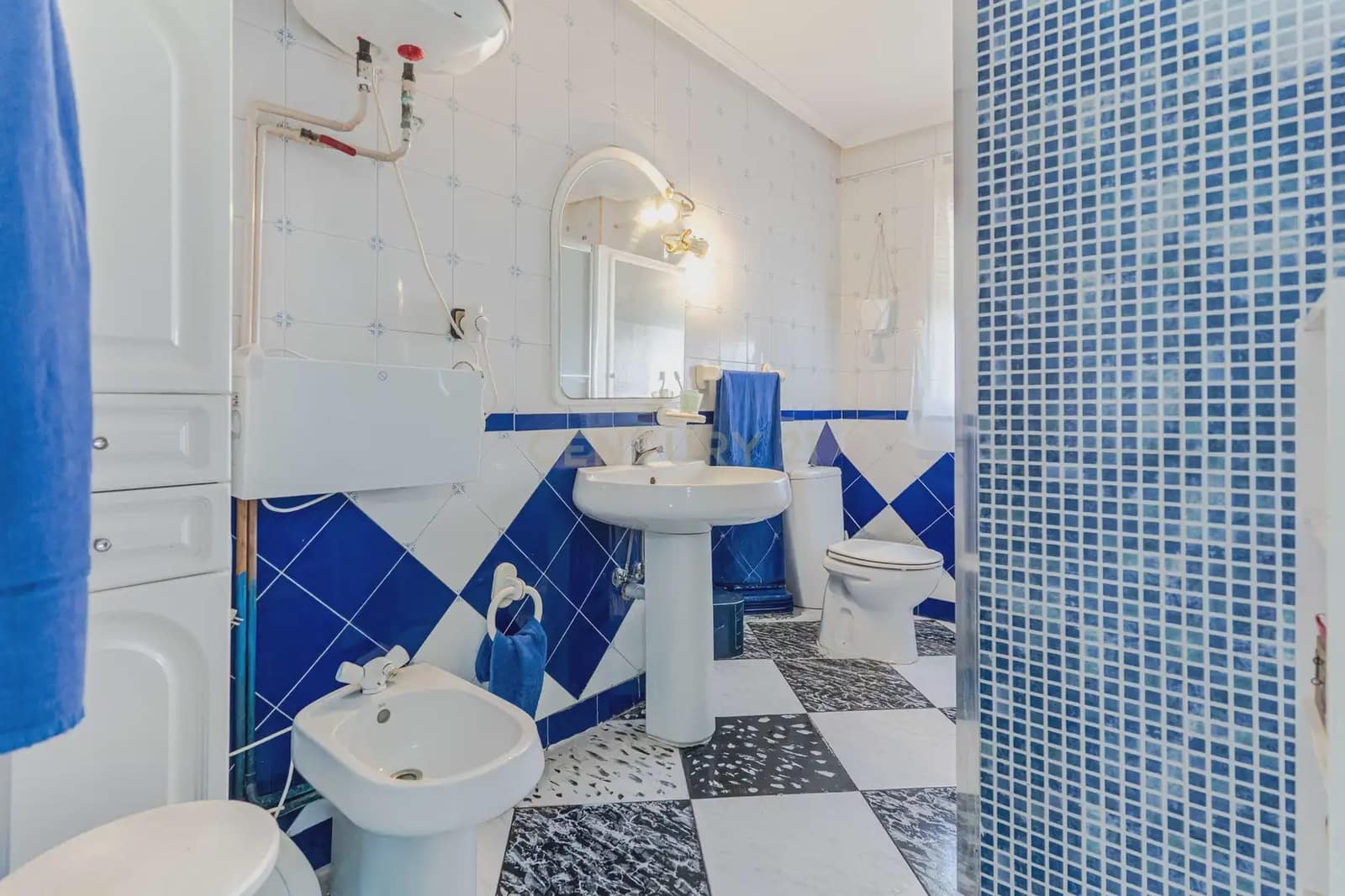 Chalet de 7 habitaciones en Jaén ciudad en venta con piscina garaje - 360.000 € (Ref: 10001172)