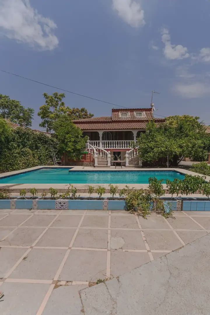 7 slaapkamer Villa te koop in Jaen stad met zwembad garage - € 360.000 (Ref: 10001172)