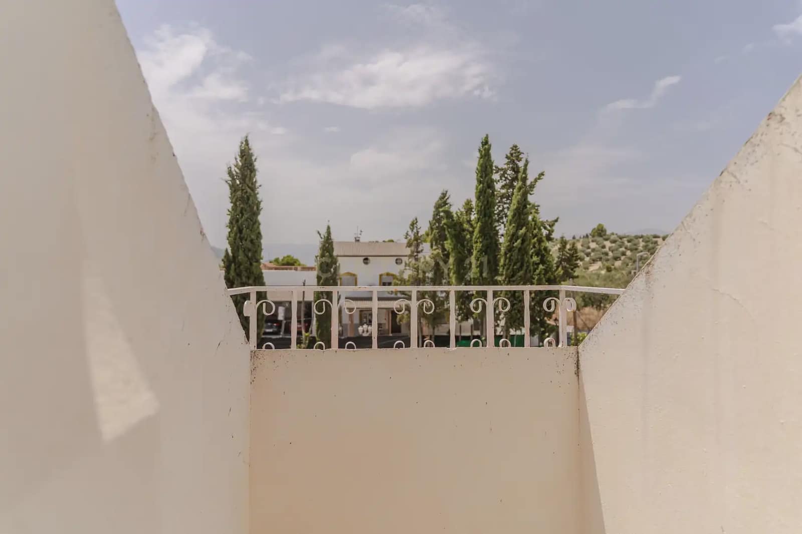 7 slaapkamer Villa te koop in Jaen stad met zwembad garage - € 360.000 (Ref: 10001172)
