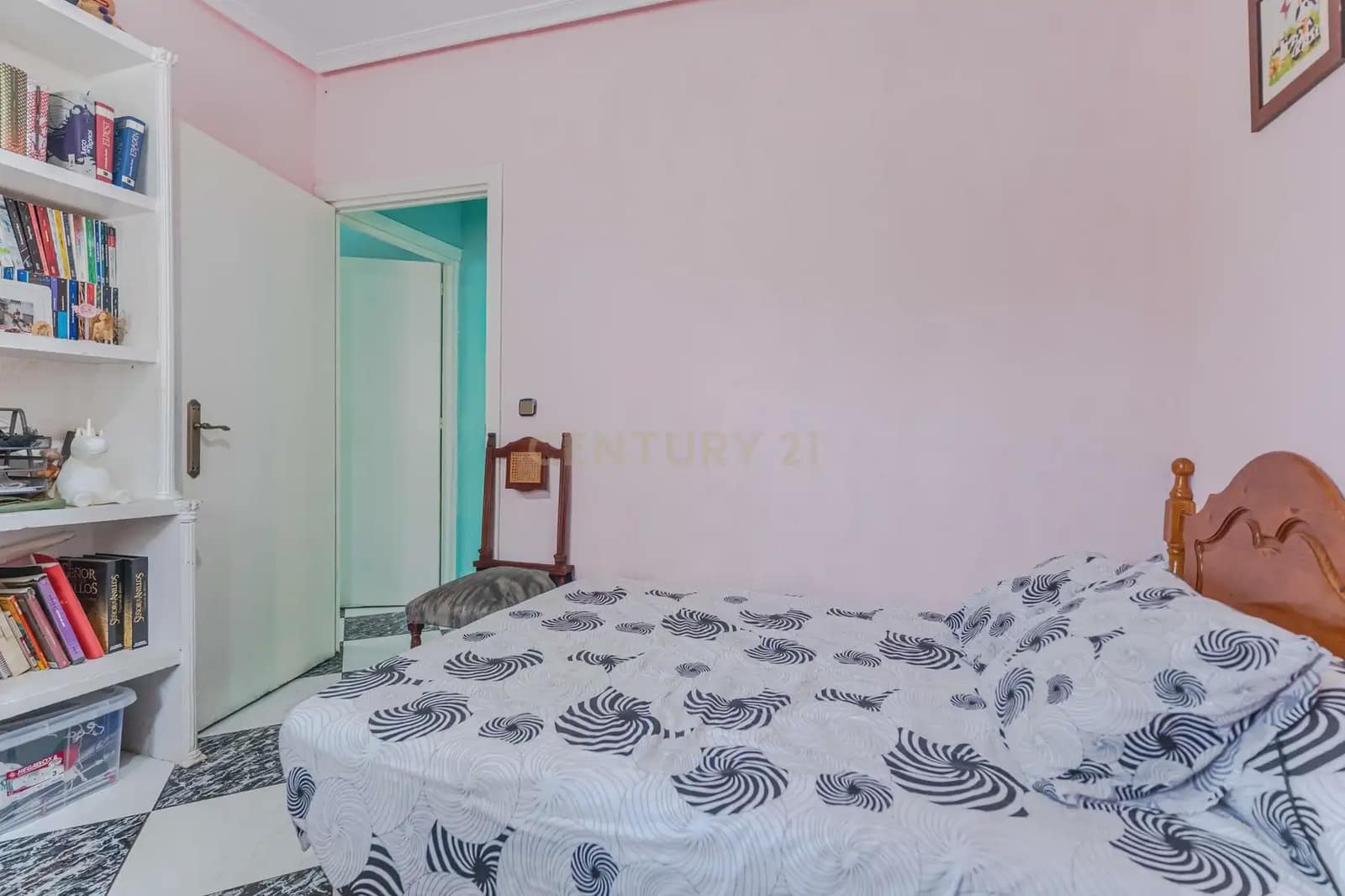 7 slaapkamer Villa te koop in Jaen stad met zwembad garage - € 360.000 (Ref: 10001172)