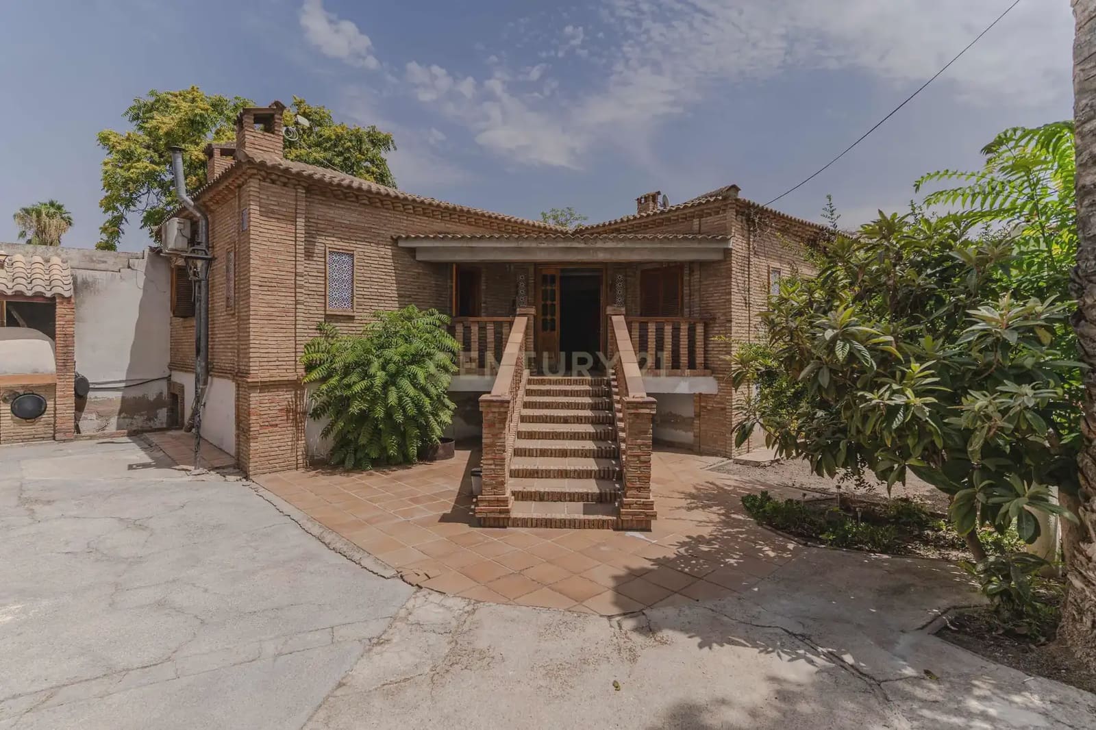 7 slaapkamer Villa te koop in Jaen stad met zwembad garage - € 360.000 (Ref: 10001172)