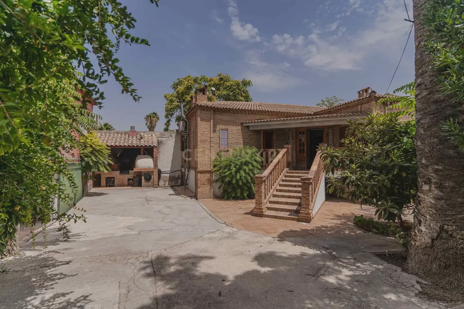 7 slaapkamer Villa te koop in Jaen stad met zwembad garage - € 360.000 (Ref: 10001172)