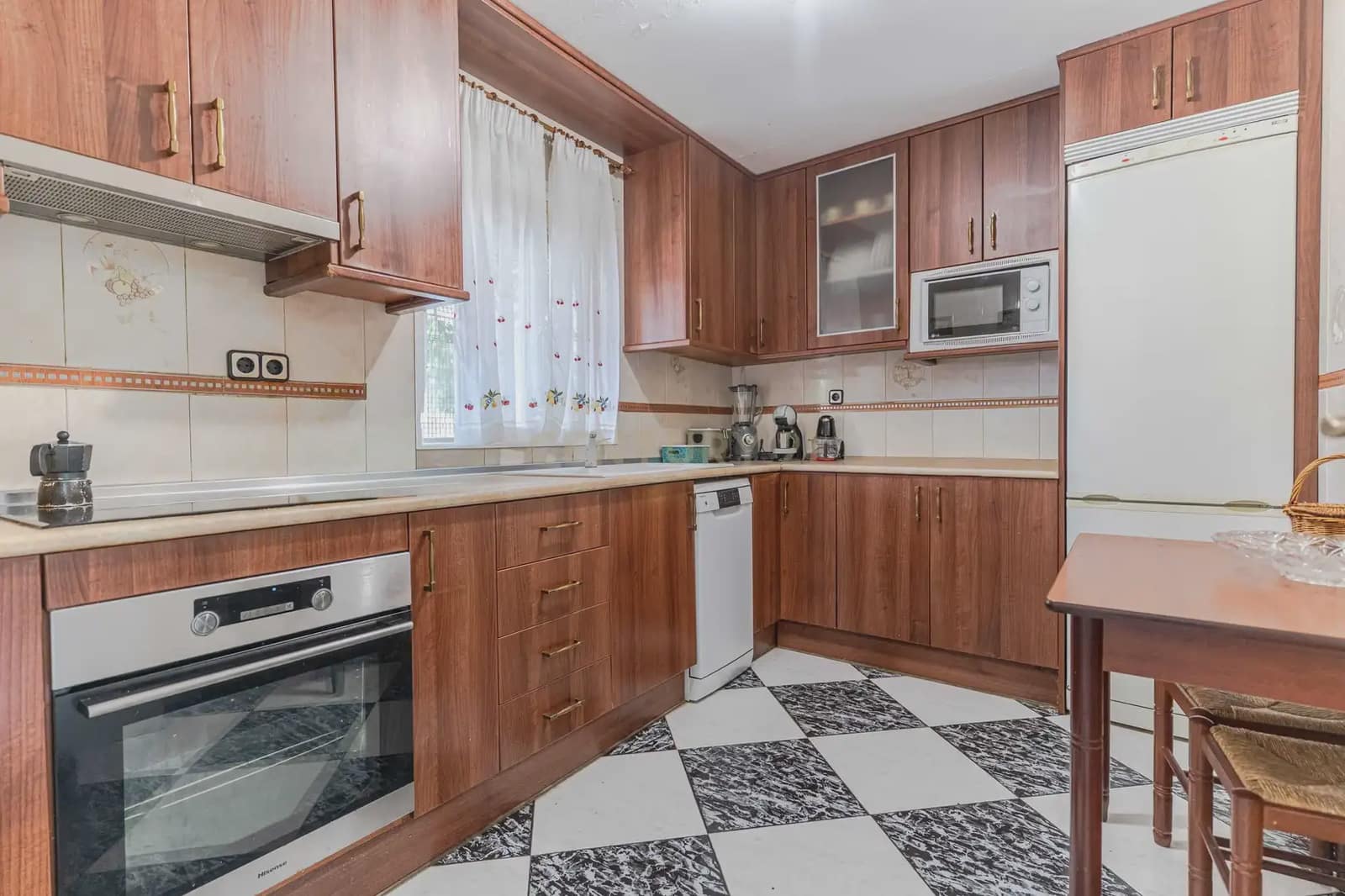 7 slaapkamer Villa te koop in Jaen stad met zwembad garage - € 360.000 (Ref: 10001172)