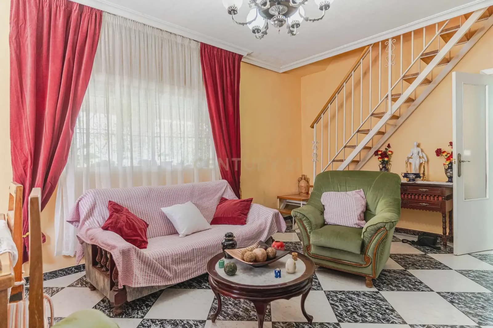 7 slaapkamer Villa te koop in Jaen stad met zwembad garage - € 360.000 (Ref: 10001172)
