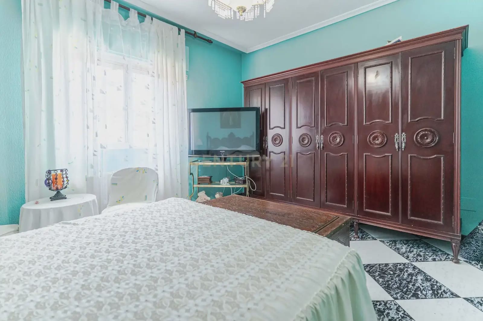 7 slaapkamer Villa te koop in Jaen stad met zwembad garage - € 360.000 (Ref: 10001172)