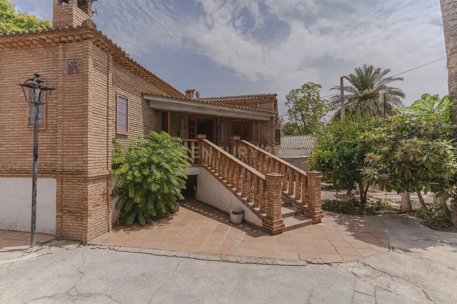 7 slaapkamer Villa te koop in Jaen stad met zwembad garage - € 360.000 (Ref: 10001172)