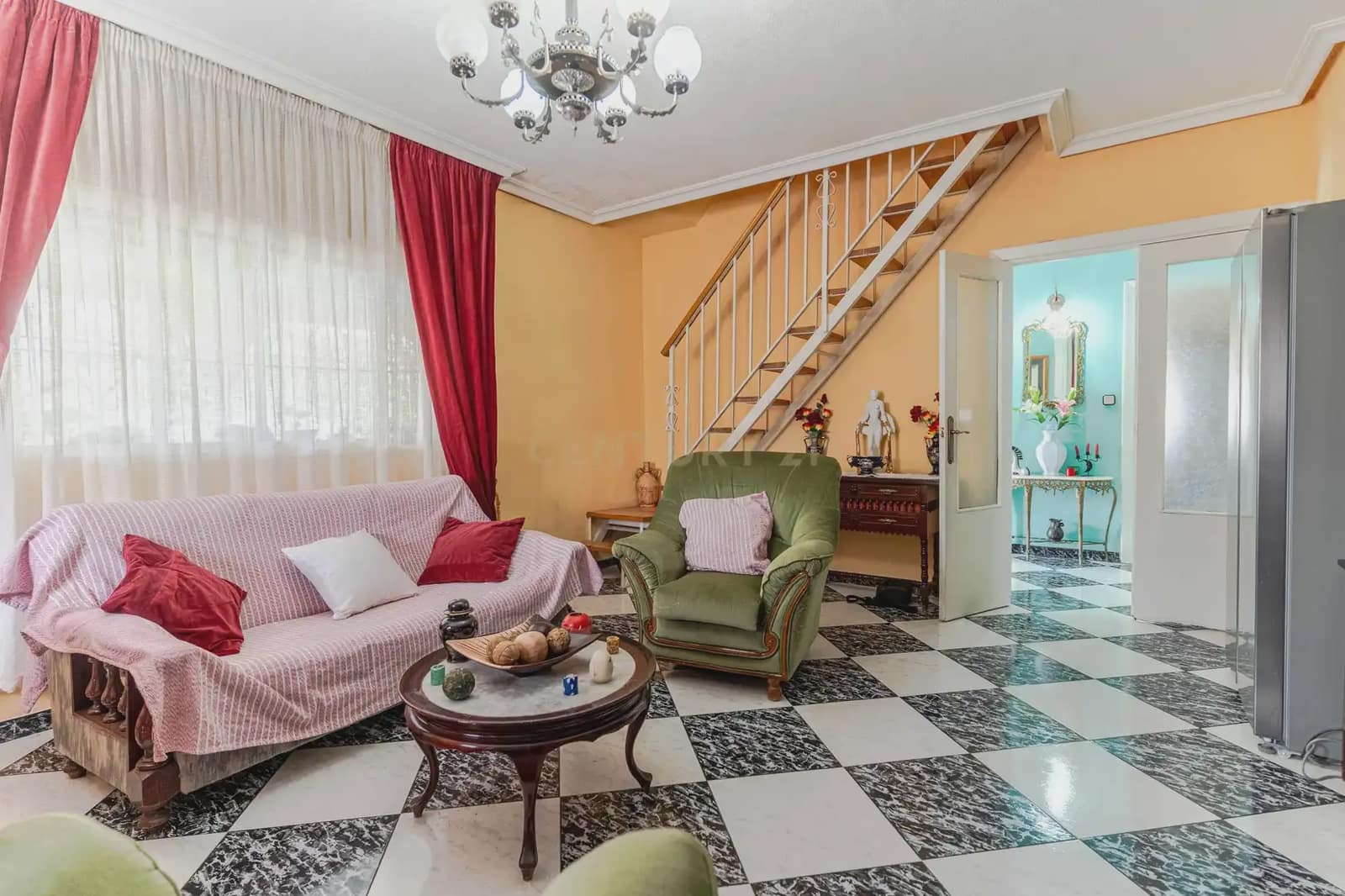 7 slaapkamer Villa te koop in Jaen stad met zwembad garage - € 360.000 (Ref: 10001172)