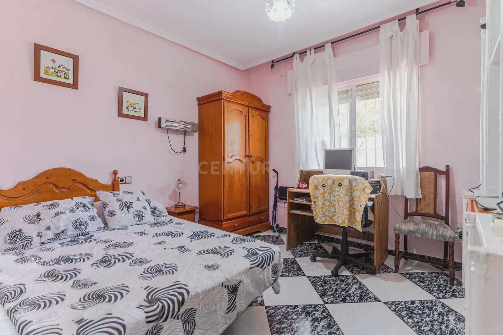 7 slaapkamer Villa te koop in Jaen stad met zwembad garage - € 360.000 (Ref: 10001172)