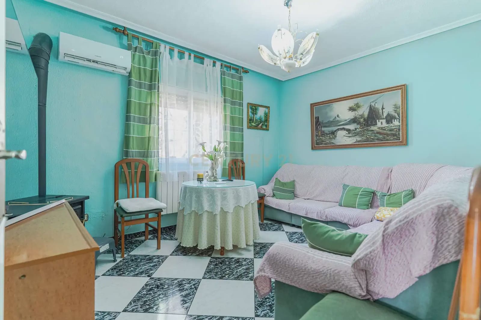 7 slaapkamer Villa te koop in Jaen stad met zwembad garage - € 360.000 (Ref: 10001172)