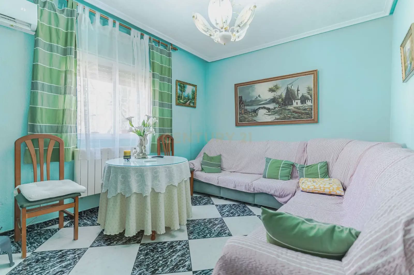 7 slaapkamer Villa te koop in Jaen stad met zwembad garage - € 360.000 (Ref: 10001172)