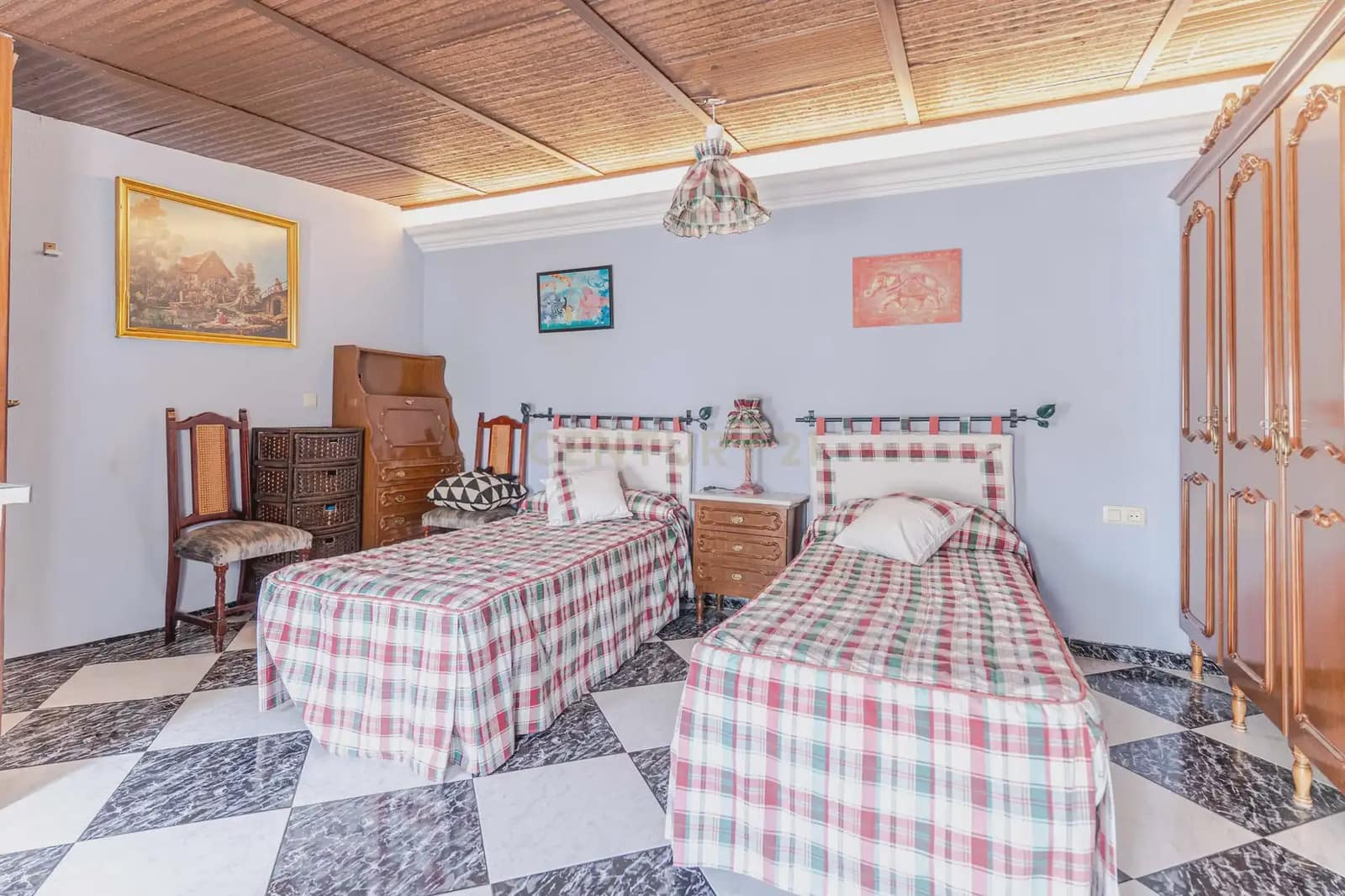 7 slaapkamer Villa te koop in Jaen stad met zwembad garage - € 360.000 (Ref: 10001172)