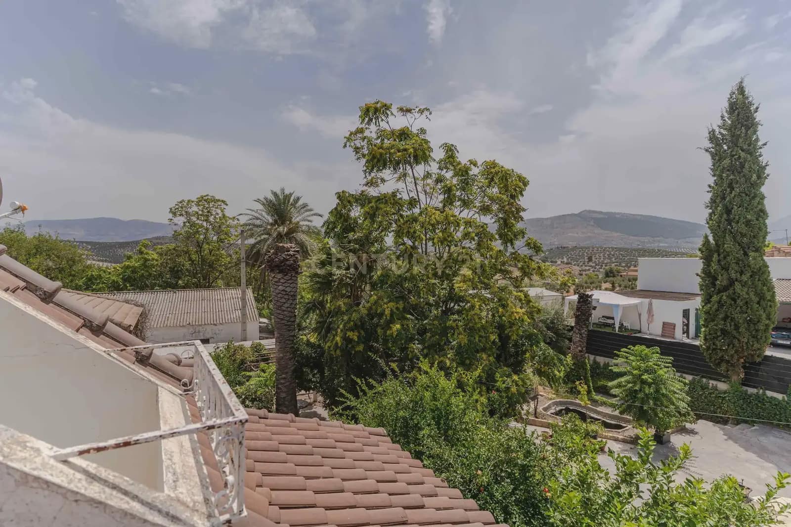 7 slaapkamer Villa te koop in Jaen stad met zwembad garage - € 360.000 (Ref: 10001172)