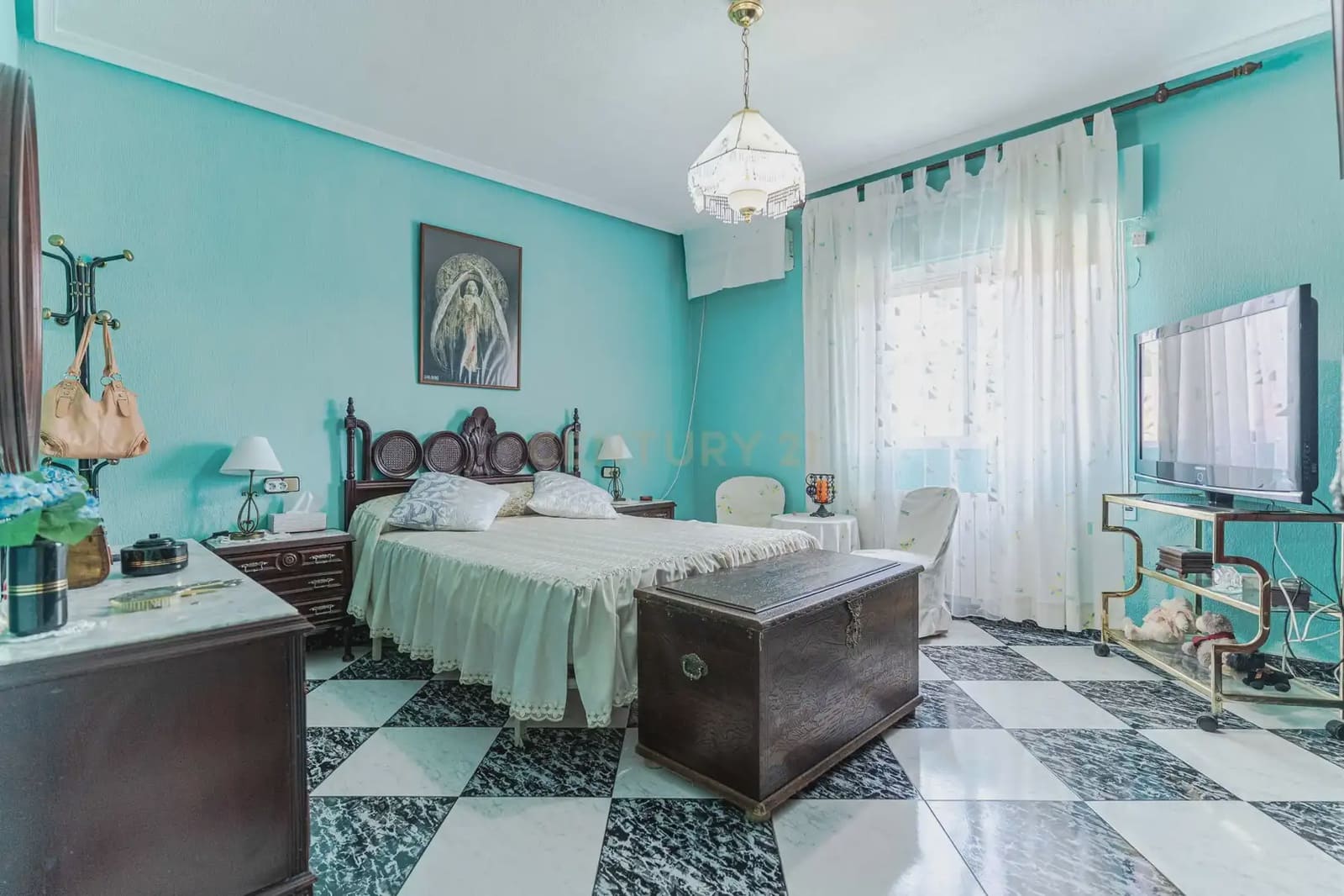 7 slaapkamer Villa te koop in Jaen stad met zwembad garage - € 360.000 (Ref: 10001172)