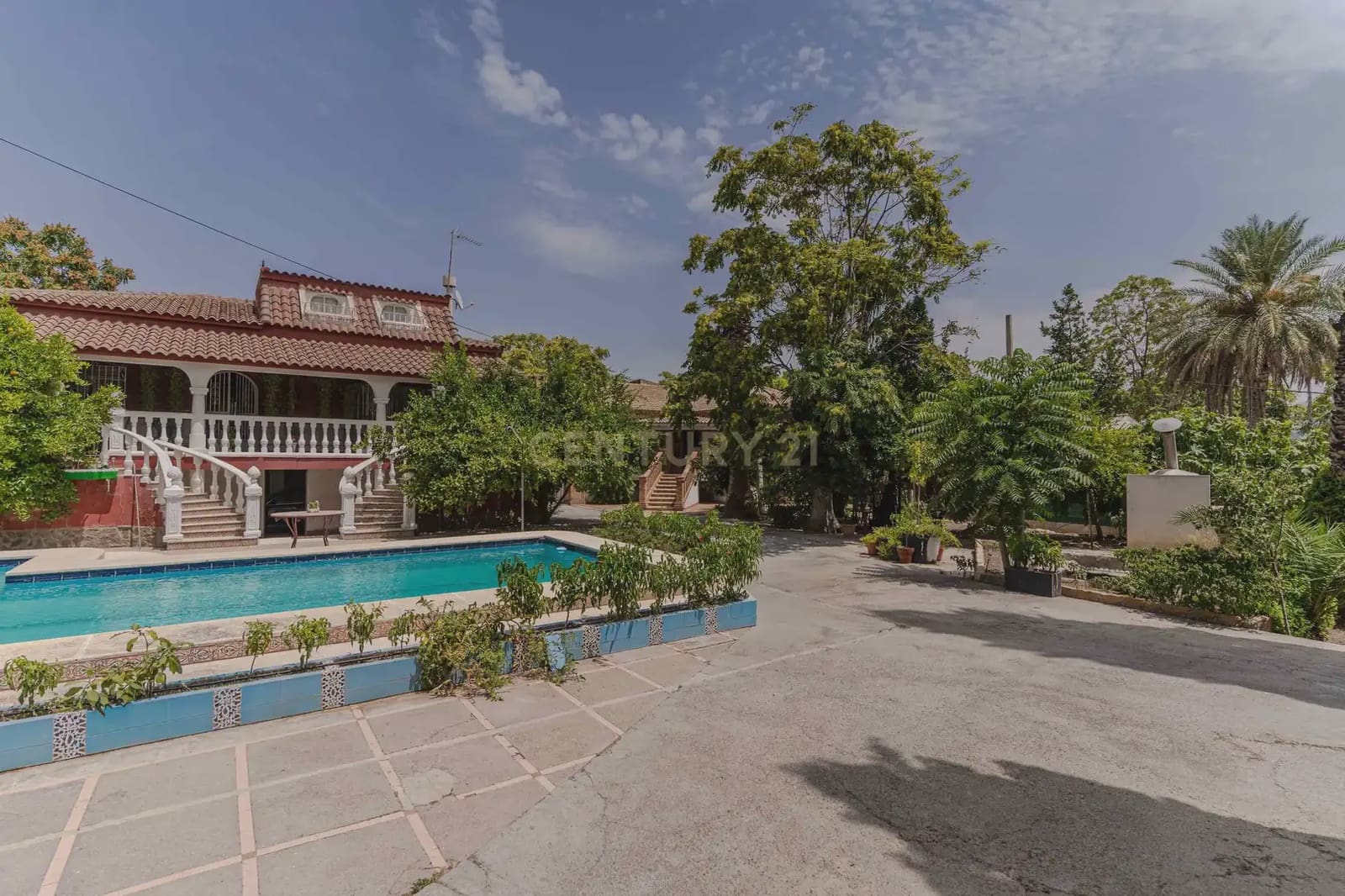7 slaapkamer Villa te koop in Jaen stad met zwembad garage - € 360.000 (Ref: 10001172)