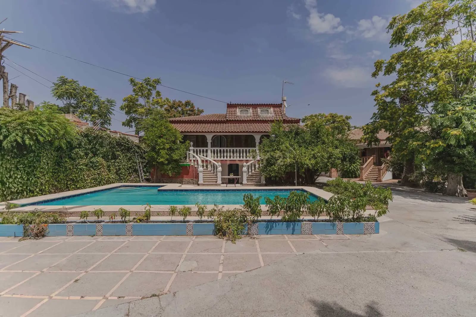7 slaapkamer Villa te koop in Jaen stad met zwembad garage - € 360.000 (Ref: 10001172)