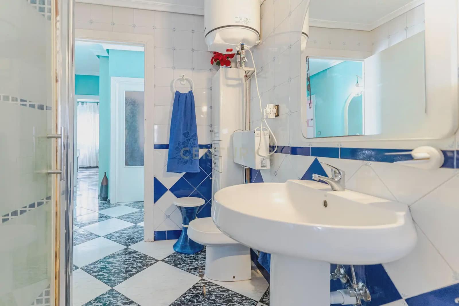 7 bedroom Villa for sale in Jaen city with pool garage - € 360,000 (Ref: 10001172)
