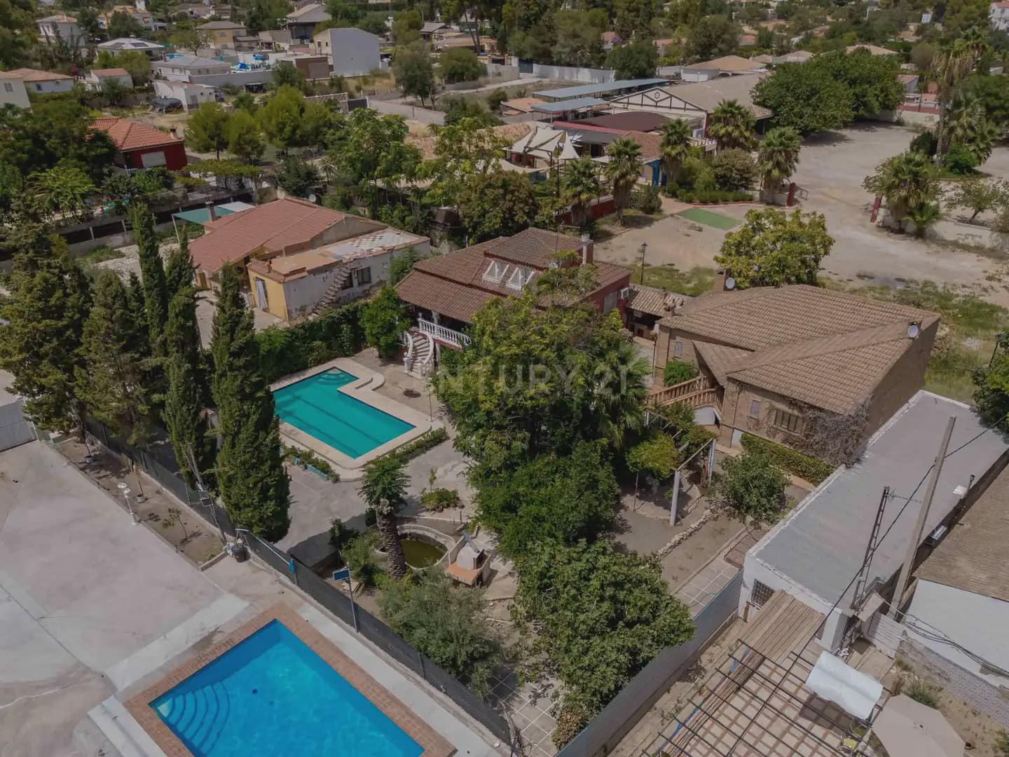 7 bedroom Villa for sale in Jaen city with pool garage - € 360,000 (Ref: 10001172)