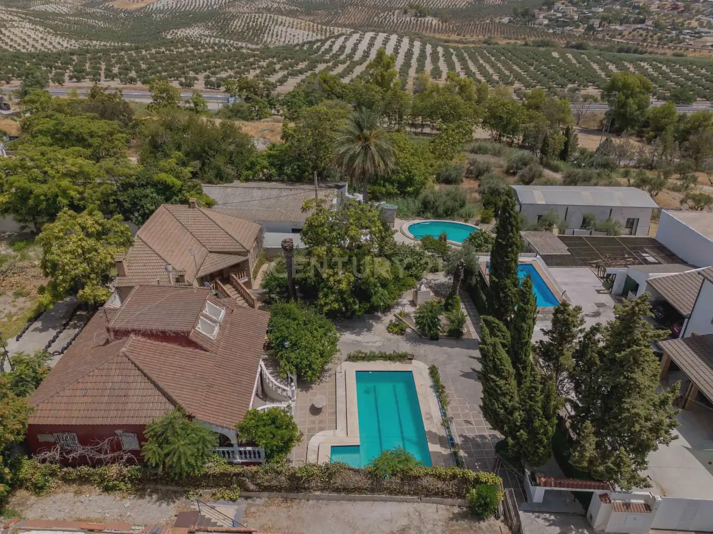 7 bedroom Villa for sale in Jaen city with pool garage - € 360,000 (Ref: 10001172)