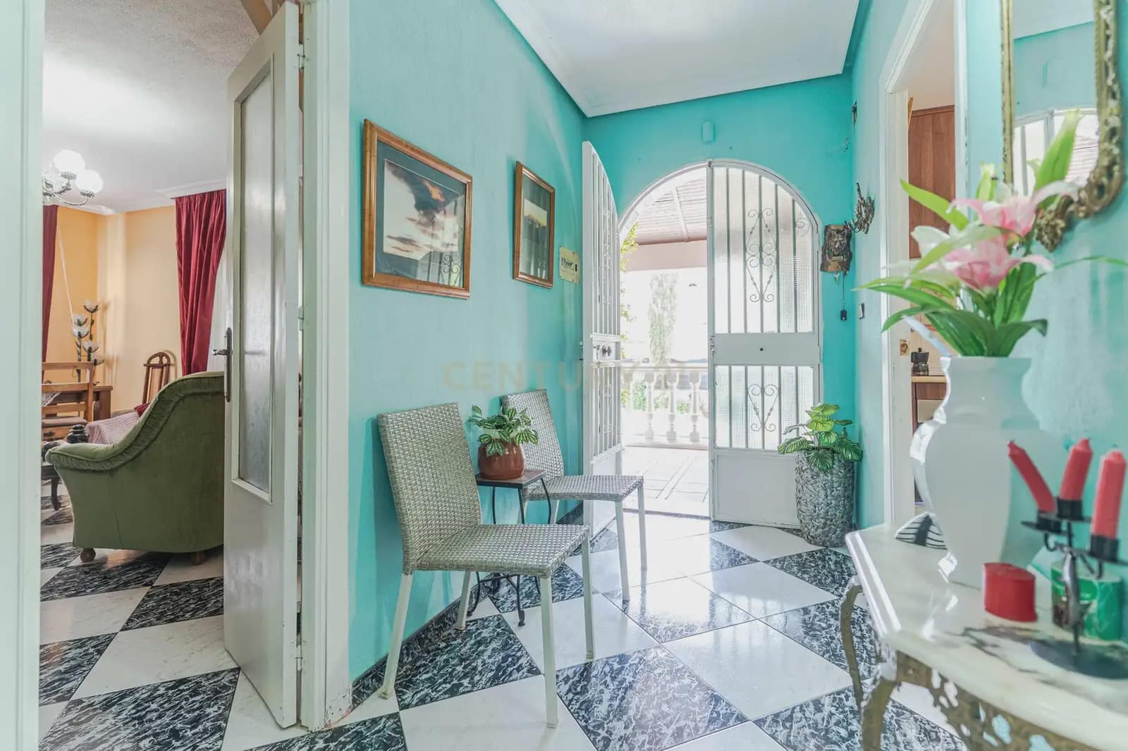7 bedroom Villa for sale in Jaen city with pool garage - € 360,000 (Ref: 10001172)