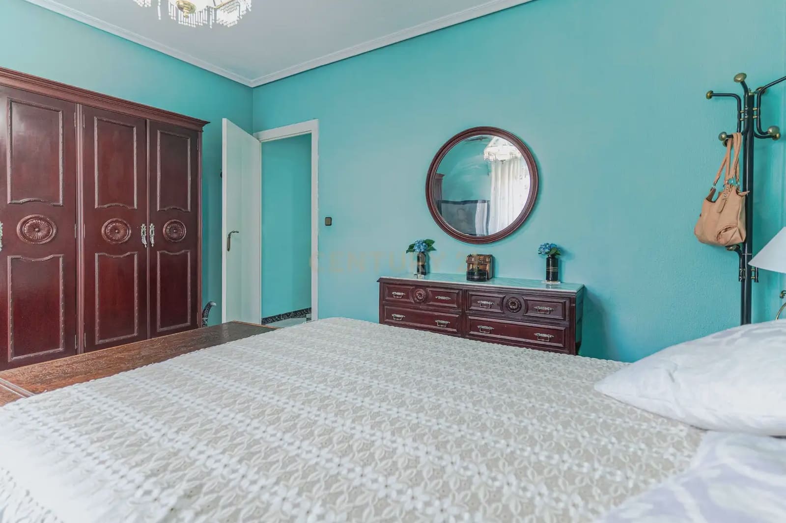 7 bedroom Villa for sale in Jaen city with pool garage - € 360,000 (Ref: 10001172)