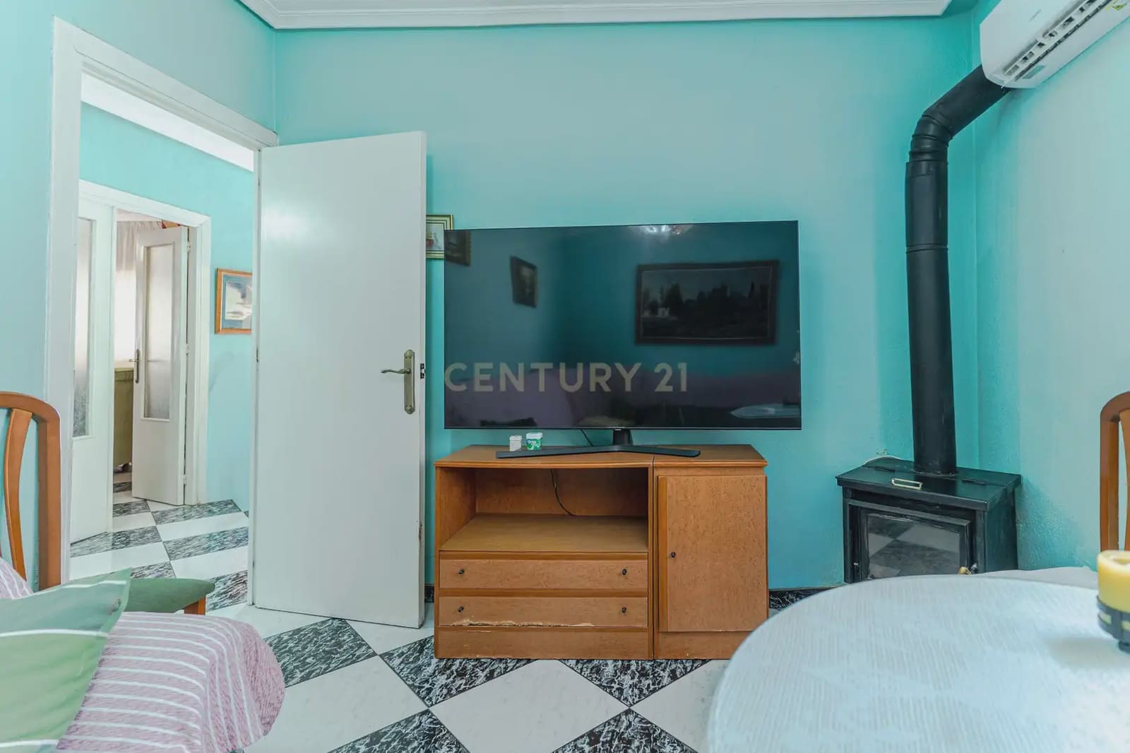 7 bedroom Villa for sale in Jaen city with pool garage - € 360,000 (Ref: 10001172)
