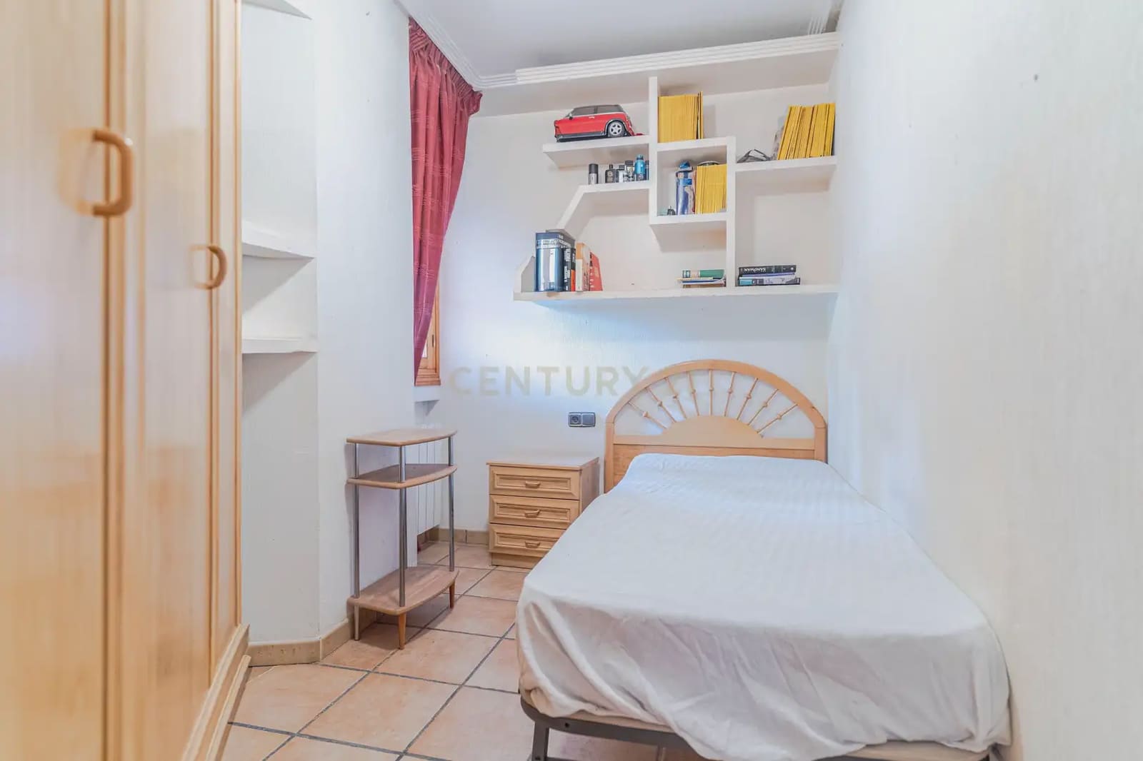 7 bedroom Villa for sale in Jaen city with pool garage - € 360,000 (Ref: 10001172)