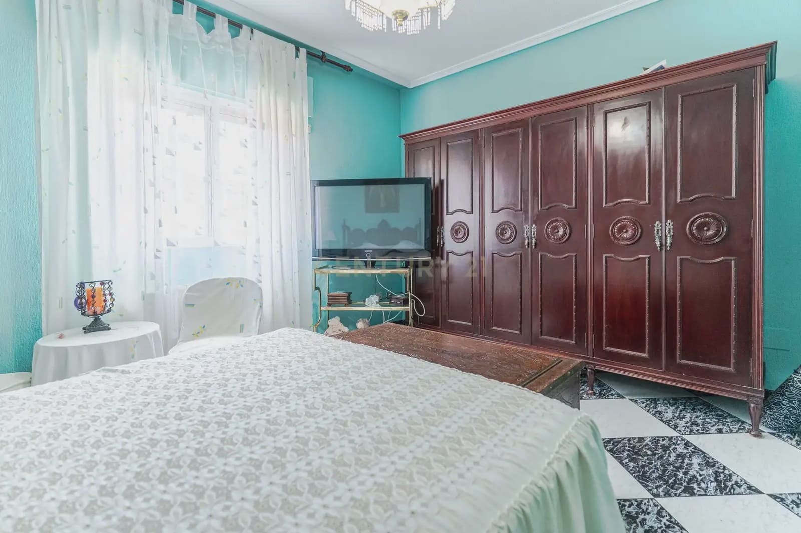 7 bedroom Villa for sale in Jaen city with pool garage - € 360,000 (Ref: 10001172)