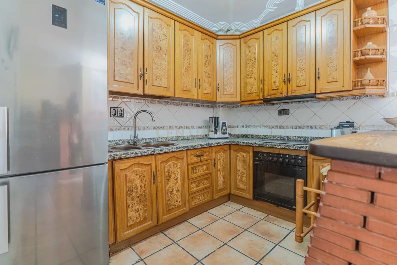 7 bedroom Villa for sale in Jaen city with pool garage - € 360,000 (Ref: 10001172)
