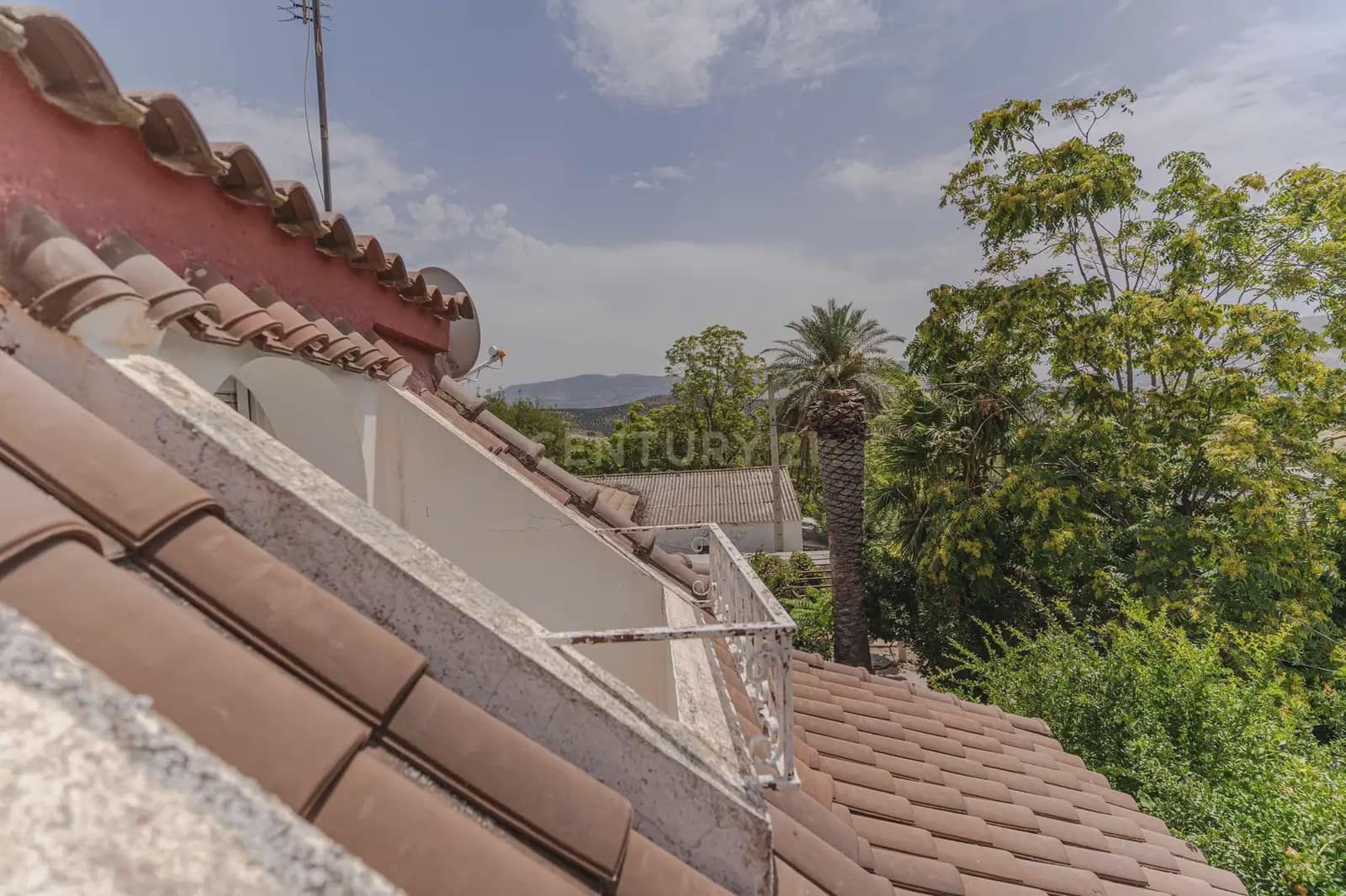 7 bedroom Villa for sale in Jaen city with pool garage - € 360,000 (Ref: 10001172)