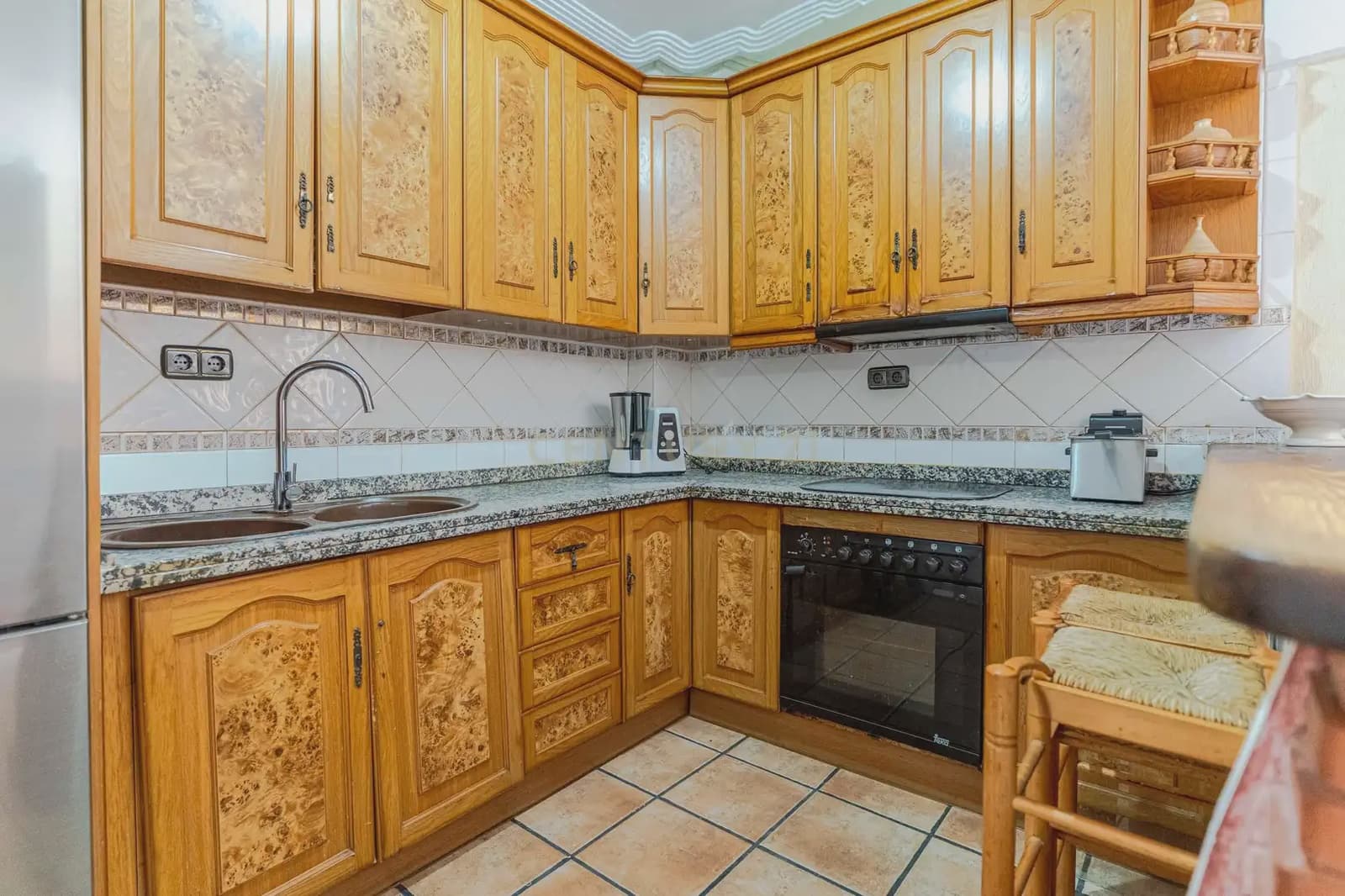 7 bedroom Villa for sale in Jaen city with pool garage - € 360,000 (Ref: 10001172)
