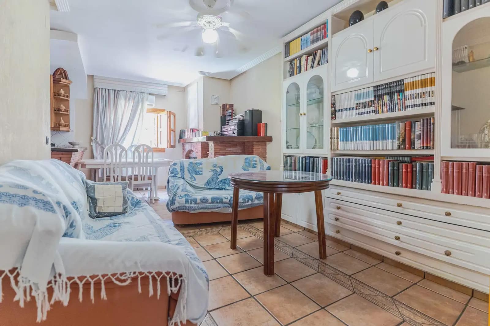 7 bedroom Villa for sale in Jaen city with pool garage - € 360,000 (Ref: 10001172)