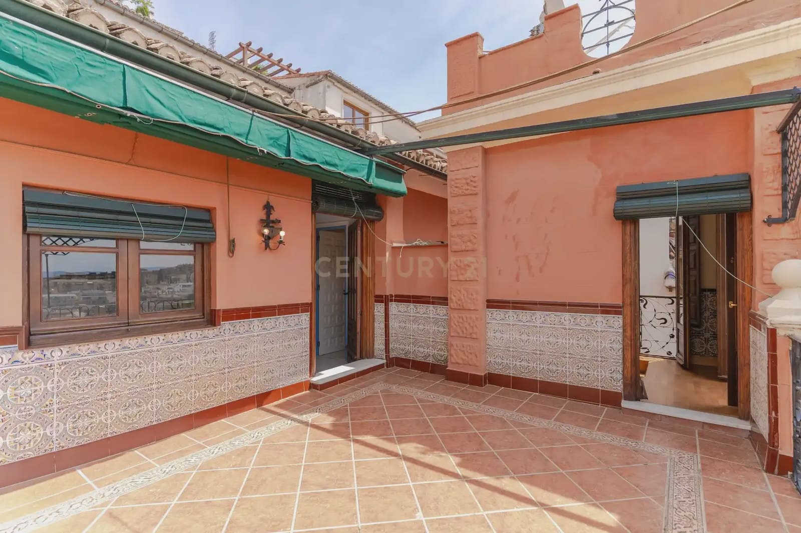 5 sypialnia Willa na sprzedaż w Miasto Grenada z garażem - 825 000 € (Ref: 10004510)