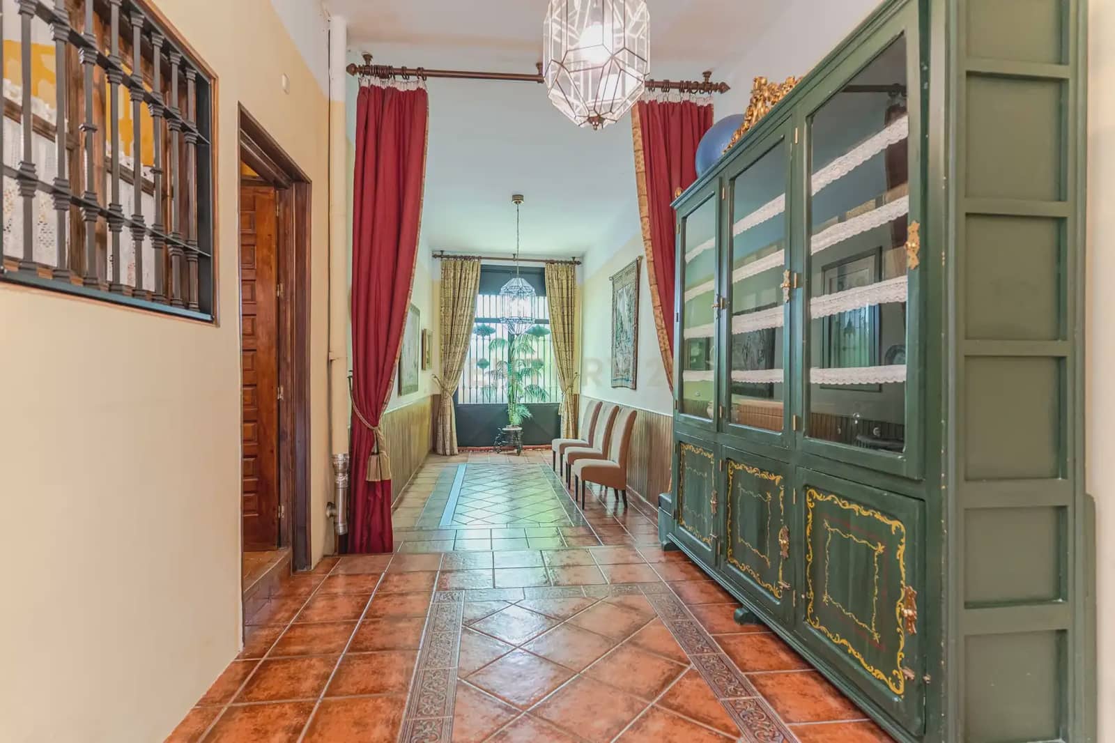 5 sypialnia Willa na sprzedaż w Miasto Grenada z garażem - 825 000 € (Ref: 10004510)