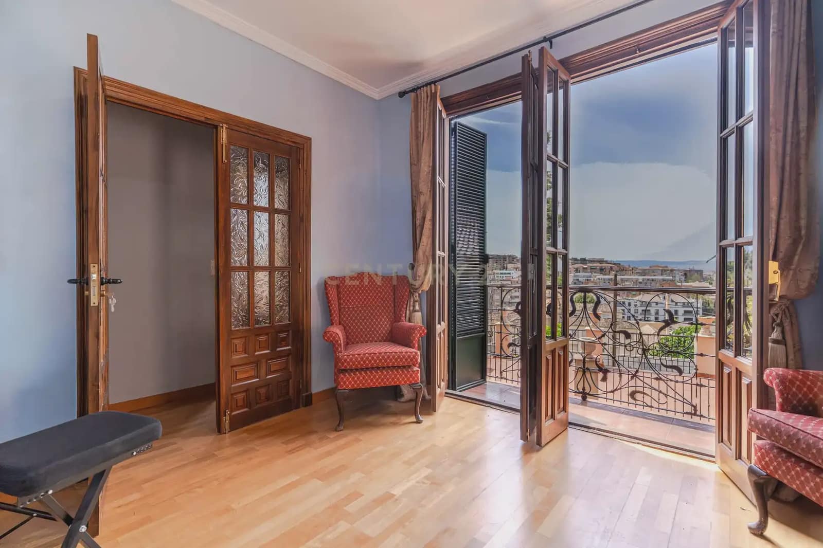 5 sypialnia Willa na sprzedaż w Miasto Grenada z garażem - 825 000 € (Ref: 10004510)