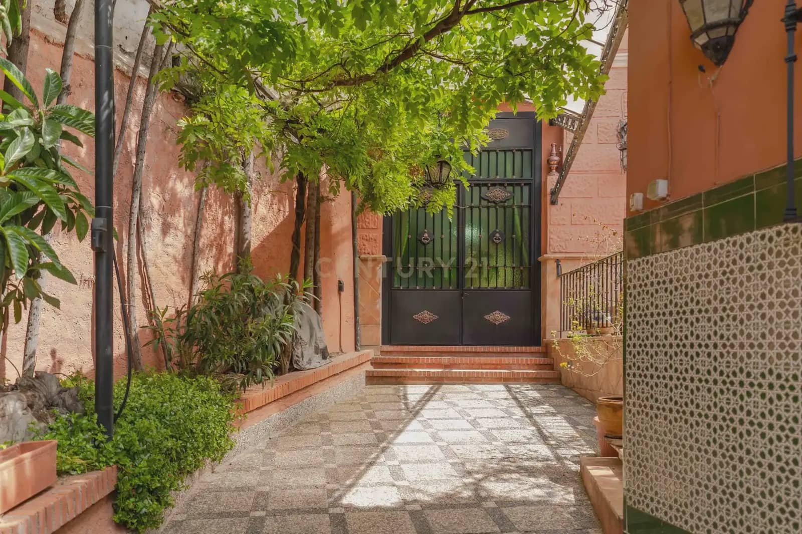 5 sypialnia Willa na sprzedaż w Miasto Grenada z garażem - 825 000 € (Ref: 10004510)
