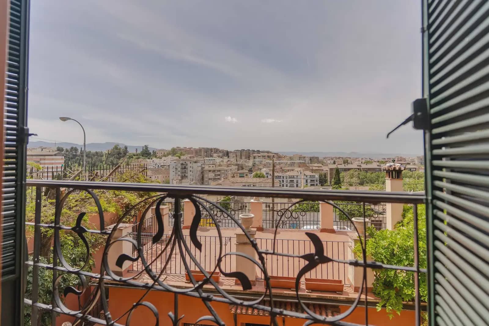 5 sypialnia Willa na sprzedaż w Miasto Grenada z garażem - 825 000 € (Ref: 10004510)