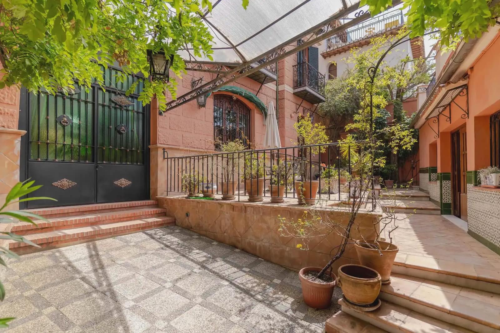 5 sypialnia Willa na sprzedaż w Miasto Grenada z garażem - 825 000 € (Ref: 10004510)