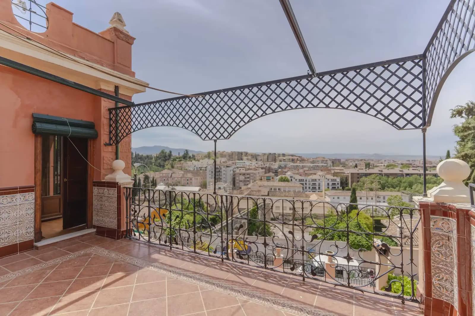 5 sypialnia Willa na sprzedaż w Miasto Grenada z garażem - 825 000 € (Ref: 10004510)